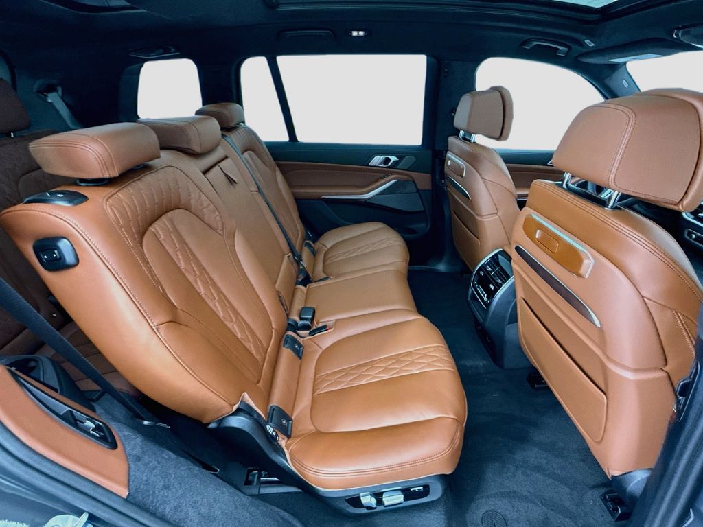 Thumbnail: 2027 BMW X7 - 21