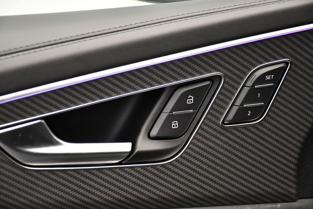 Thumbnail: 2026 Audi RS Q8 - 32