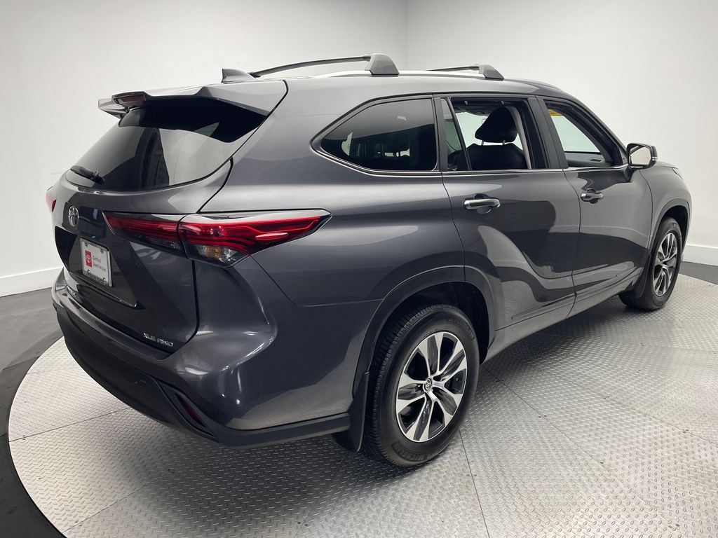 Thumbnail: 2023 Toyota Highlander - 5