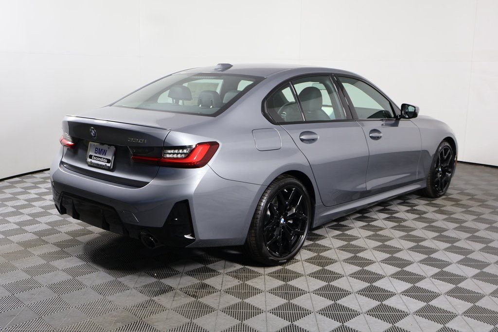 Thumbnail: 2026 BMW 3 Series - 2