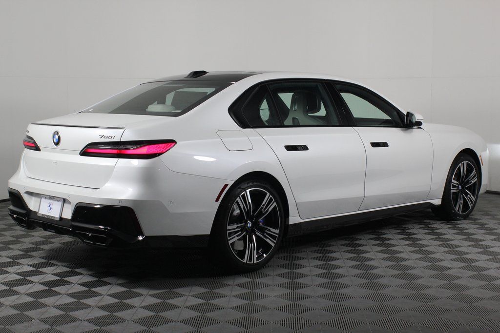 Thumbnail: 2025 BMW 7 Series - 2