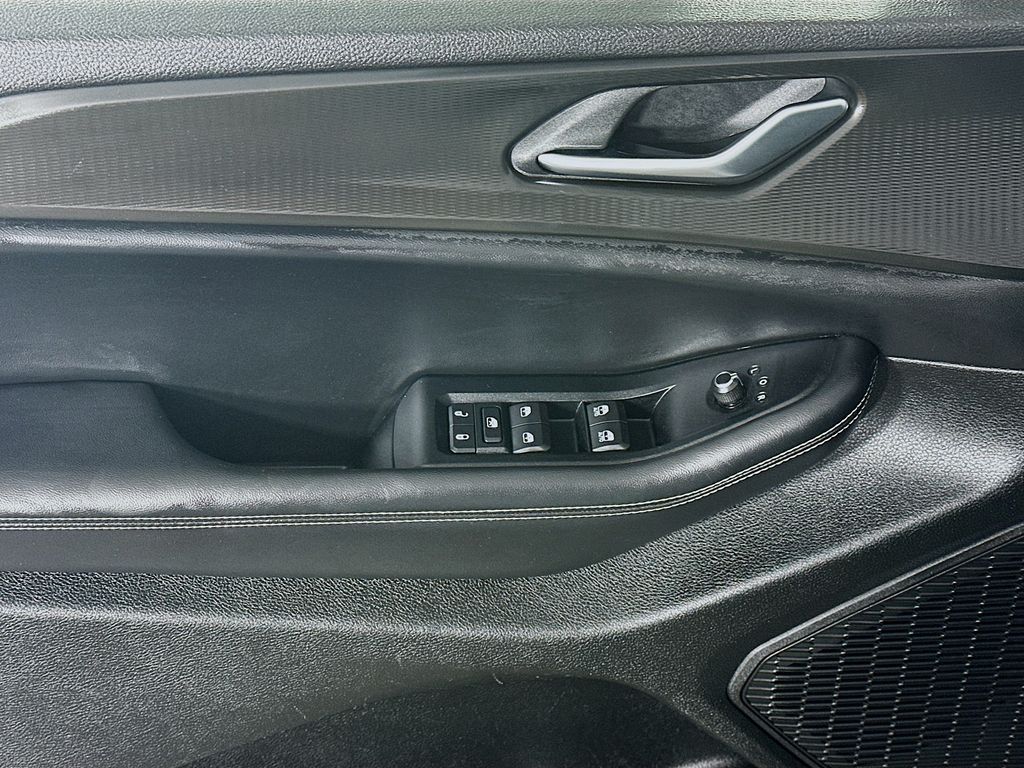 Used 2023 White Jeep Altitude image 25