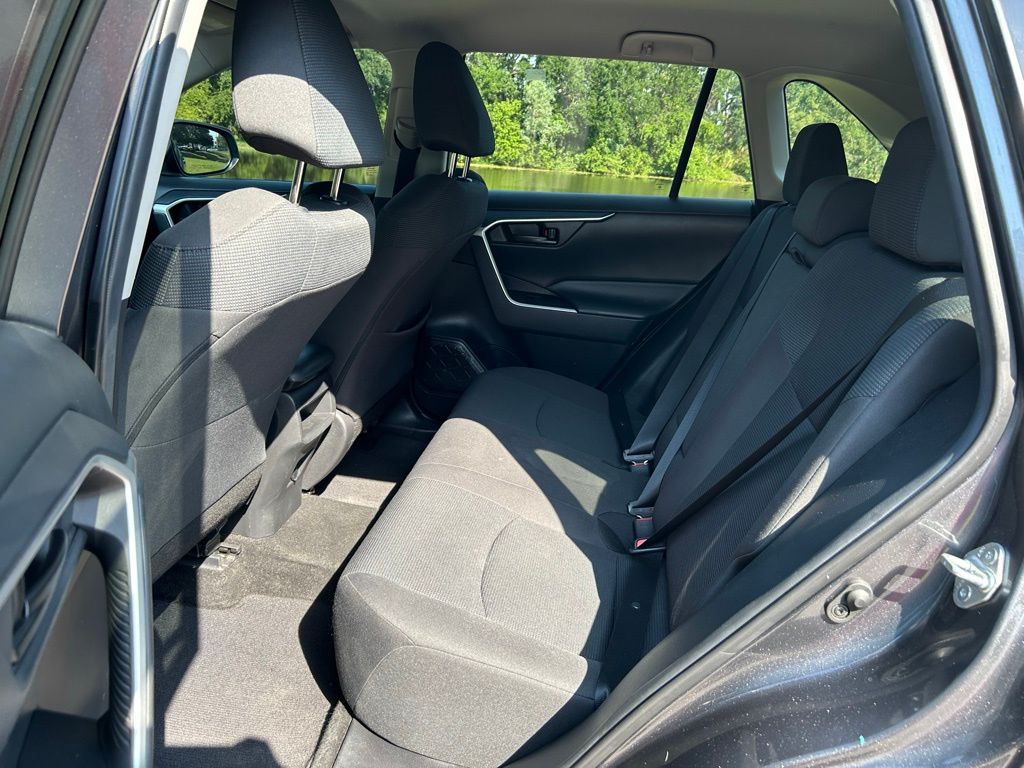 2021 Toyota RAV4 LE 13