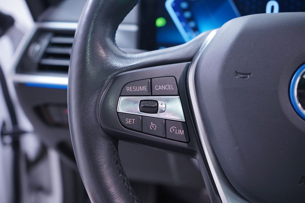 Thumbnail: 2023 BMW i4 - 20