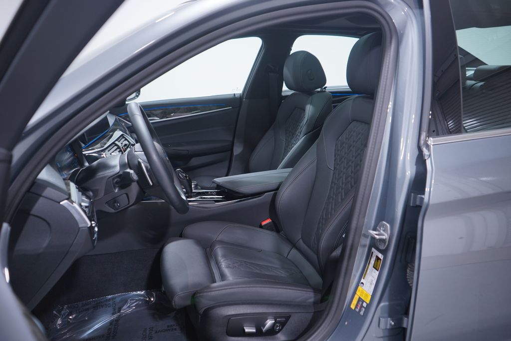 Thumbnail: 2023 BMW 5 Series - 7