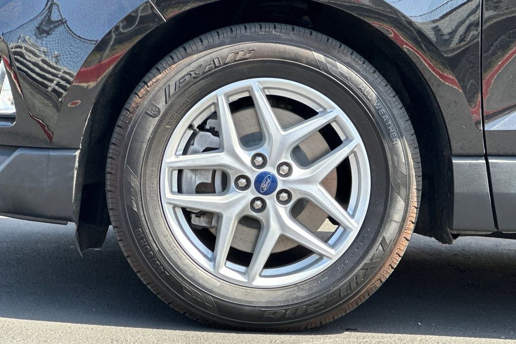 2022 Ford Edge SEL photo