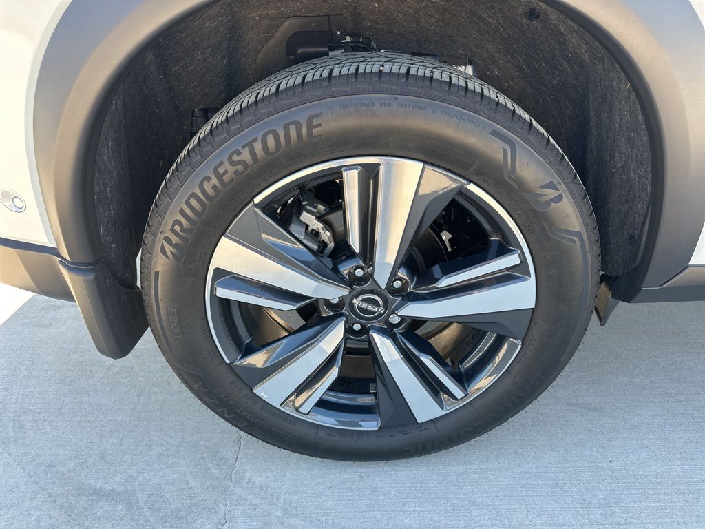 2024 Everest White Pearl Nissan Rogue SL FWD SUV