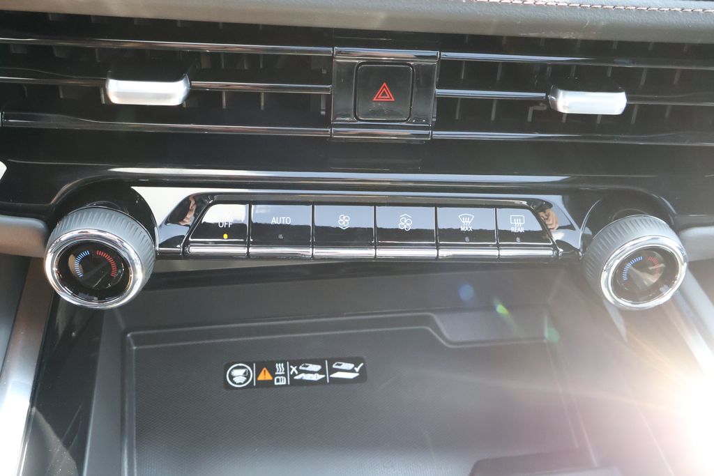 Thumbnail: 2025 Chevrolet Suburban - 30