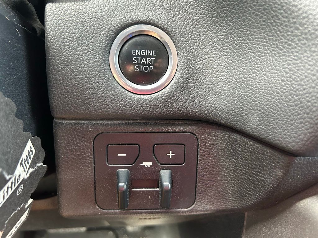 2023 Toyota Tundra Limited 27