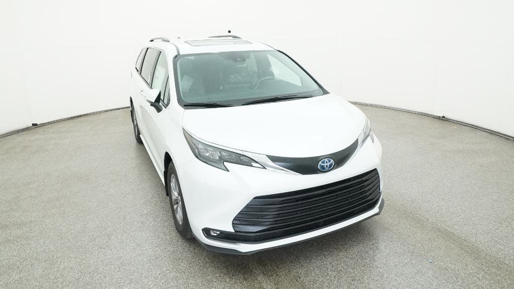 Thumbnail: 2025 Toyota Sienna - 12