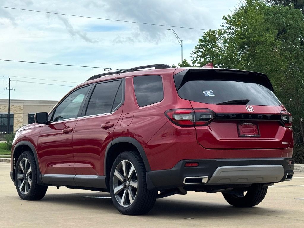 2024 Honda Pilot Touring  at Community Honda