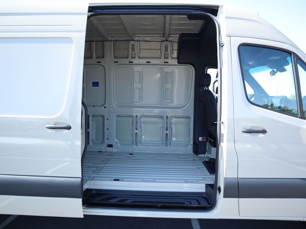 Thumbnail: 2025 Mercedes-Benz Sprinter - 25