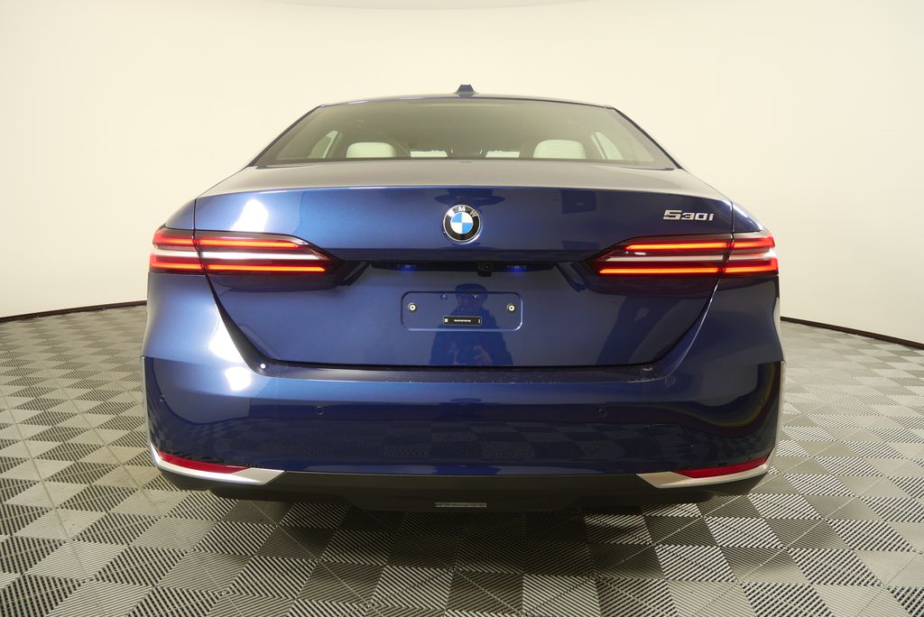 Thumbnail: 2026 BMW 5 Series - 4