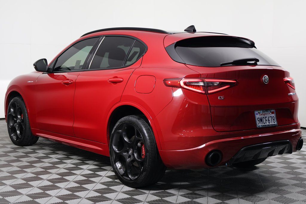 Thumbnail: 2022 Alfa Romeo Stelvio - 6
