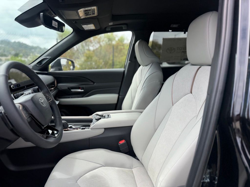 New 2026 Toyota Grand Highlander Hybrid SUV