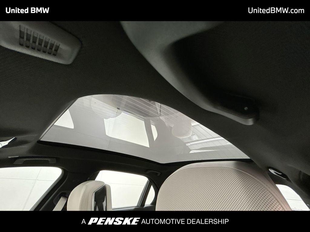 Thumbnail: 2026 BMW 7 Series - 20