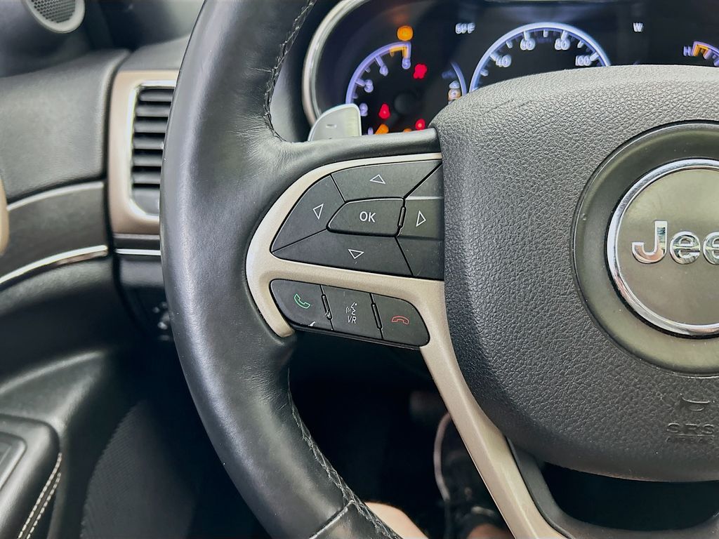 Thumbnail: 2015 Jeep Grand Cherokee - 11