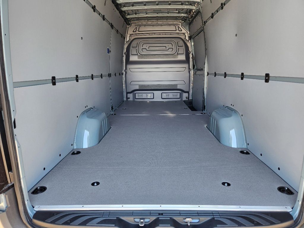 2024 Mercedes-Benz Sprinter 2500 Cargo 170 WB 18