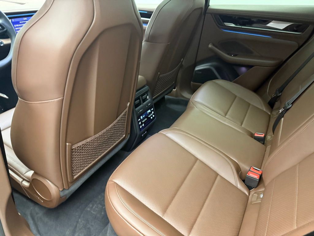 Thumbnail: 2026 Porsche Macan - 24