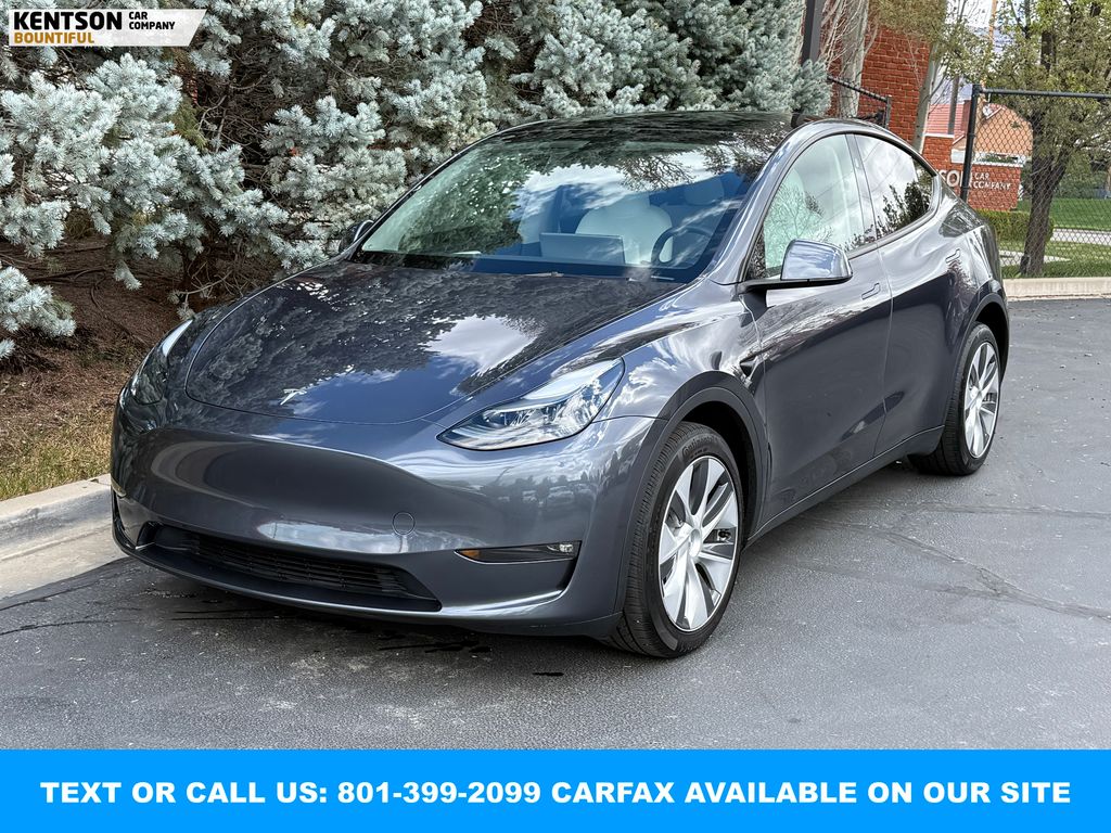 View vehicle photo 3