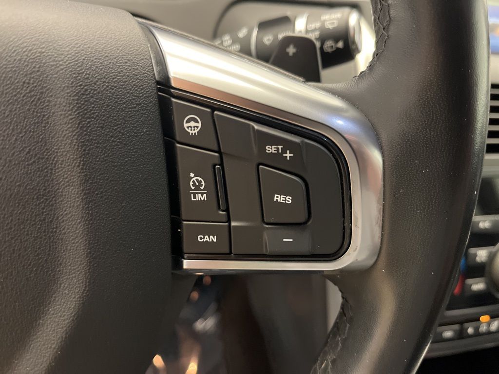 Thumbnail: 2019 Land Rover Discovery Sport - 15