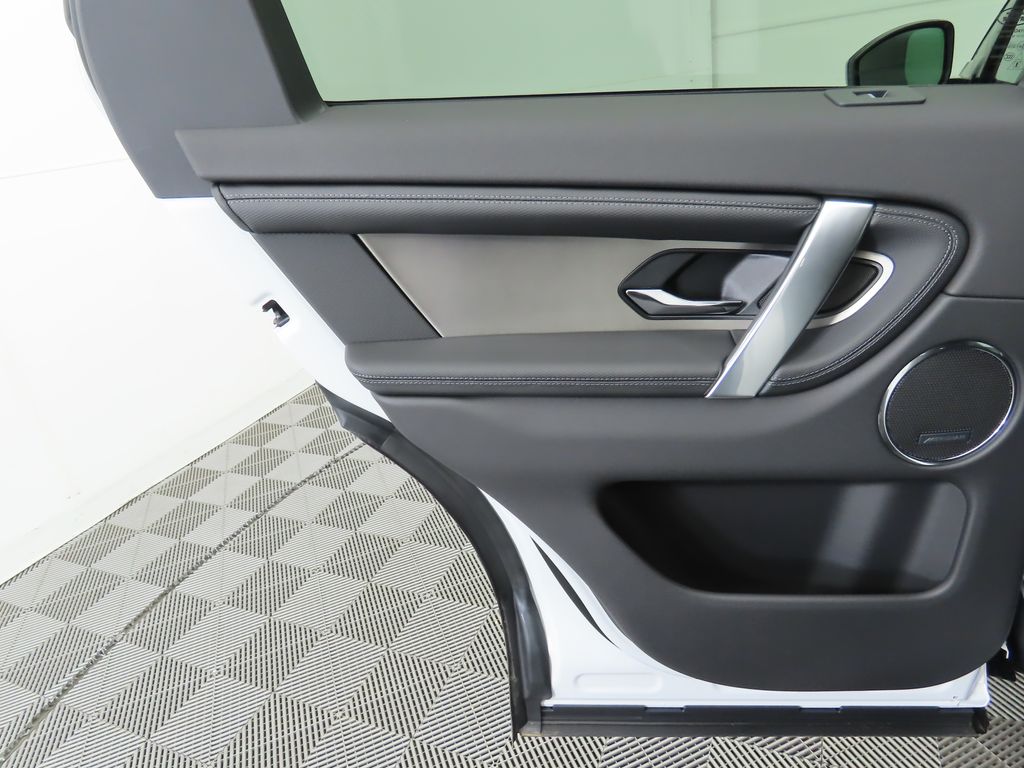2024 Land Rover Discovery Sport SE 26