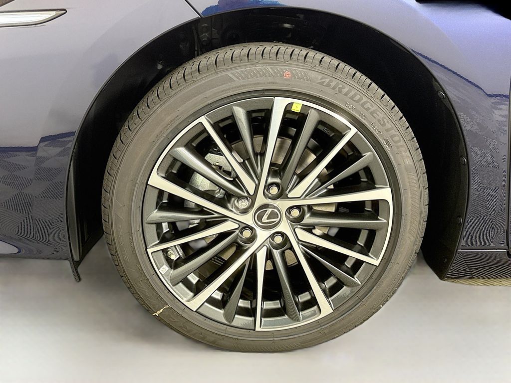2025 Lexus ES Hybrid 300h 23
