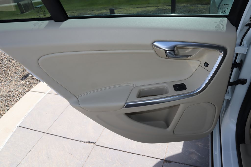 2015 Volvo V60 T5 25