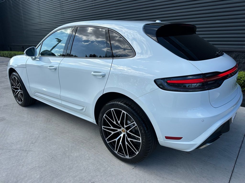 Thumbnail: 2026 Porsche Macan - 3