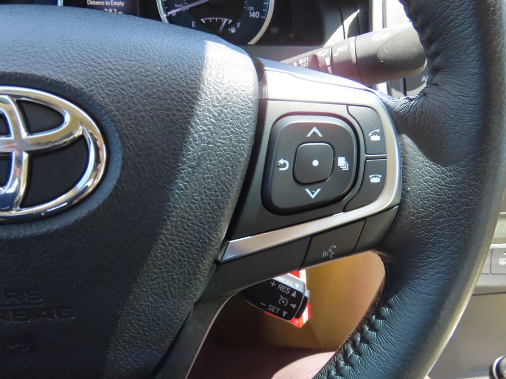 2017 Toyota Camry XLE 12