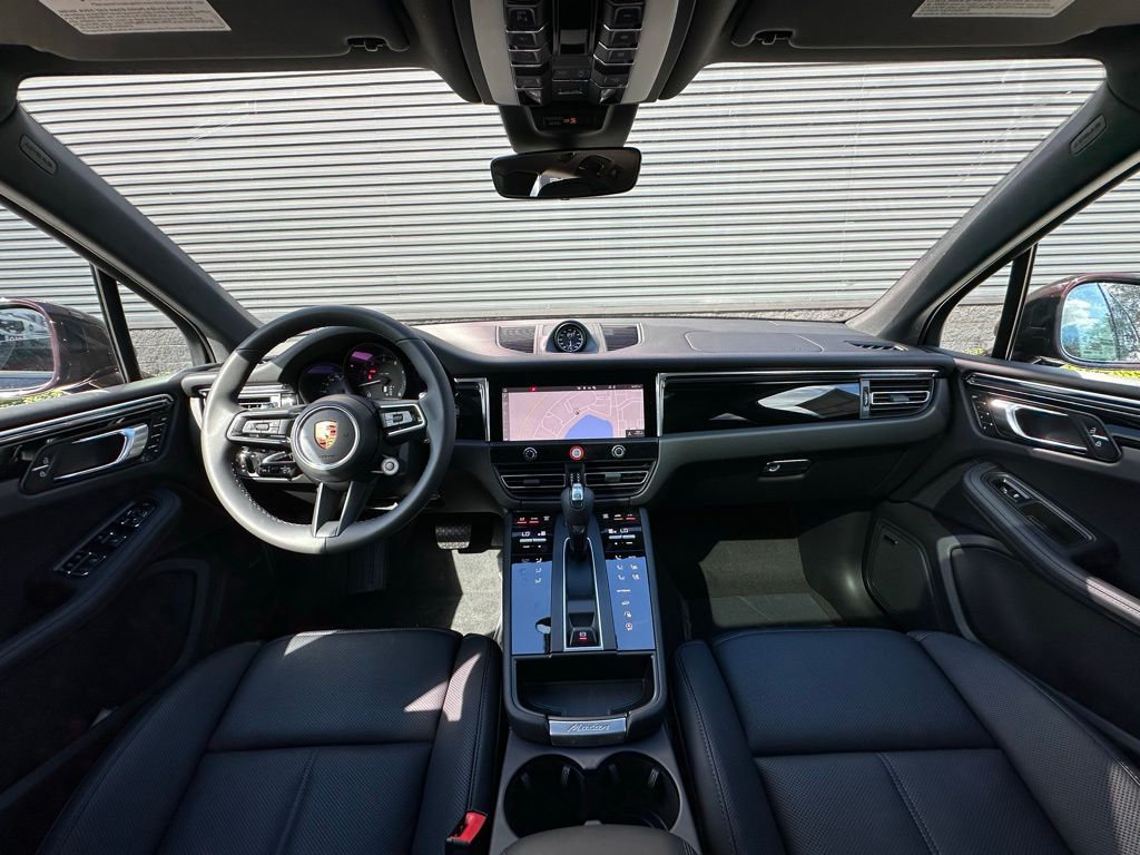 Thumbnail: 2026 Porsche Macan - 6