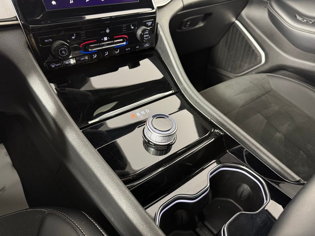 2023 Jeep Grand Cherokee L Altitude 16