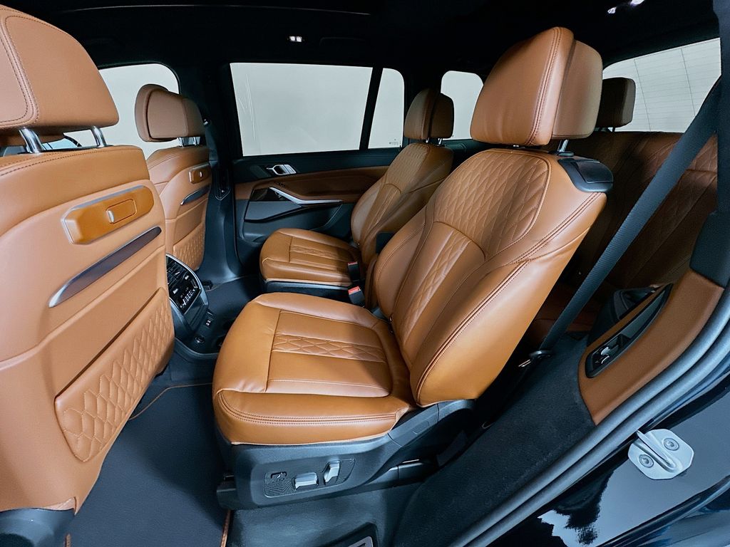 Thumbnail: 2026 BMW X7 - 17