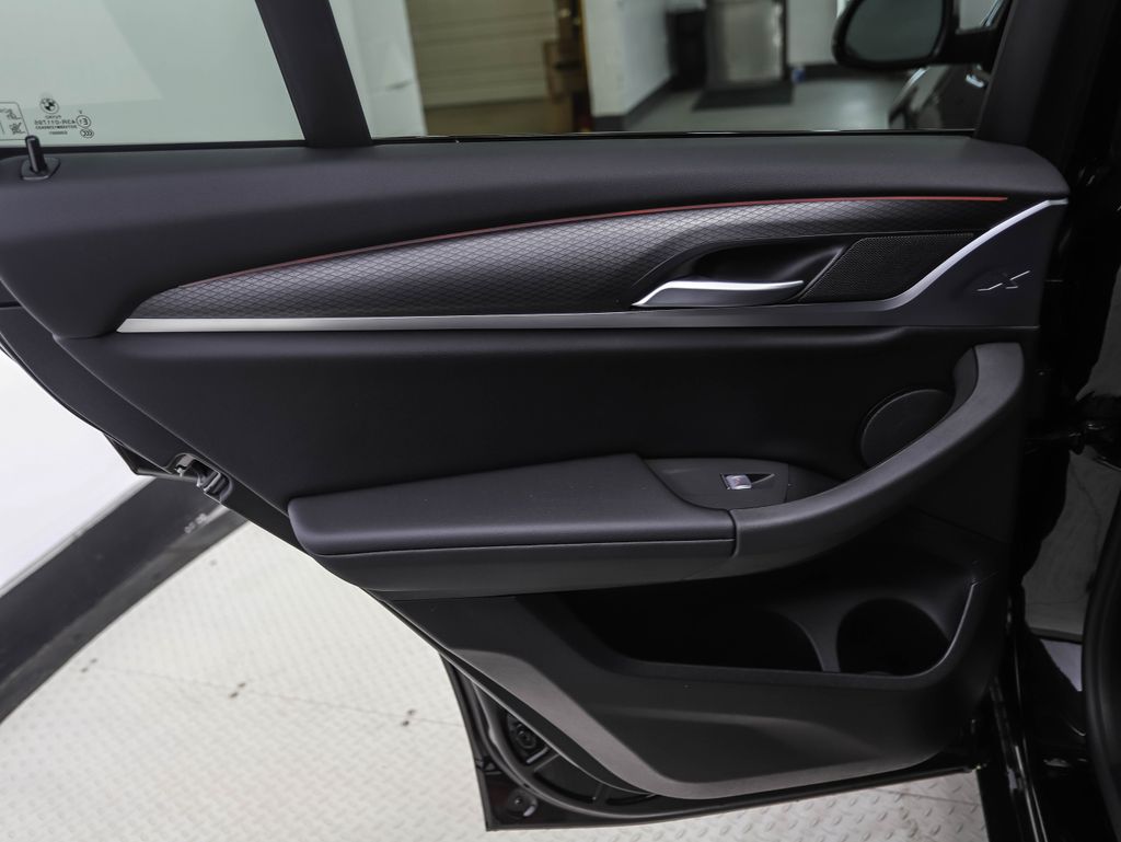 2025 BMW X4 xDrive30i 18