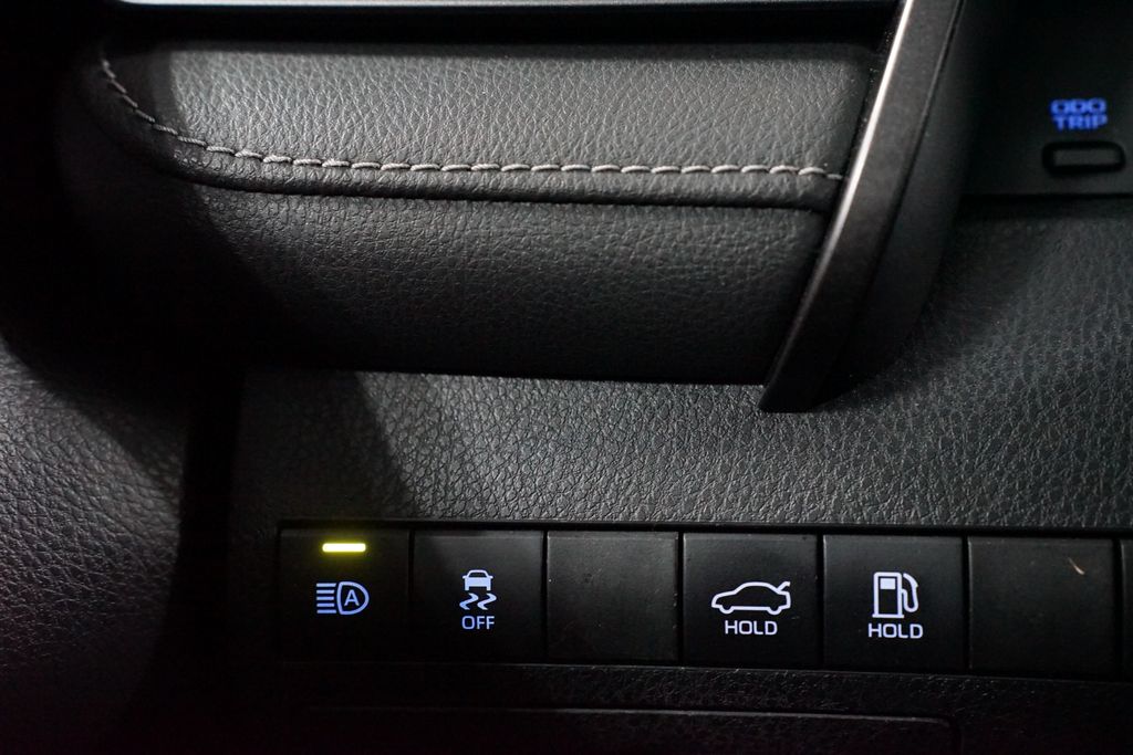 Thumbnail: 2022 Toyota Camry - 24