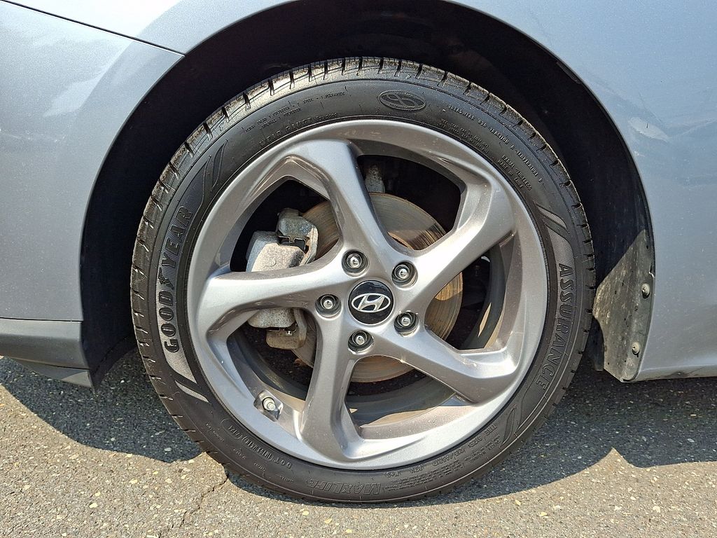 Thumbnail: 2019 Hyundai Veloster - 9