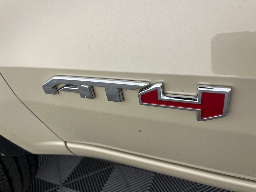 Thumbnail: 2023 GMC Canyon - 24