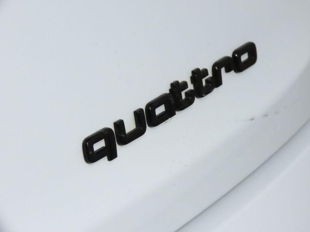 Thumbnail: 2022 Audi e-tron - 10