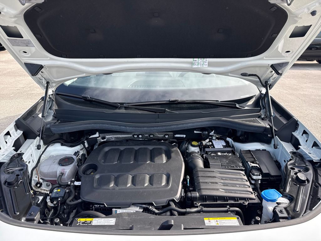 Certified Used 2025  Volkswagen 2.0T SE image 26