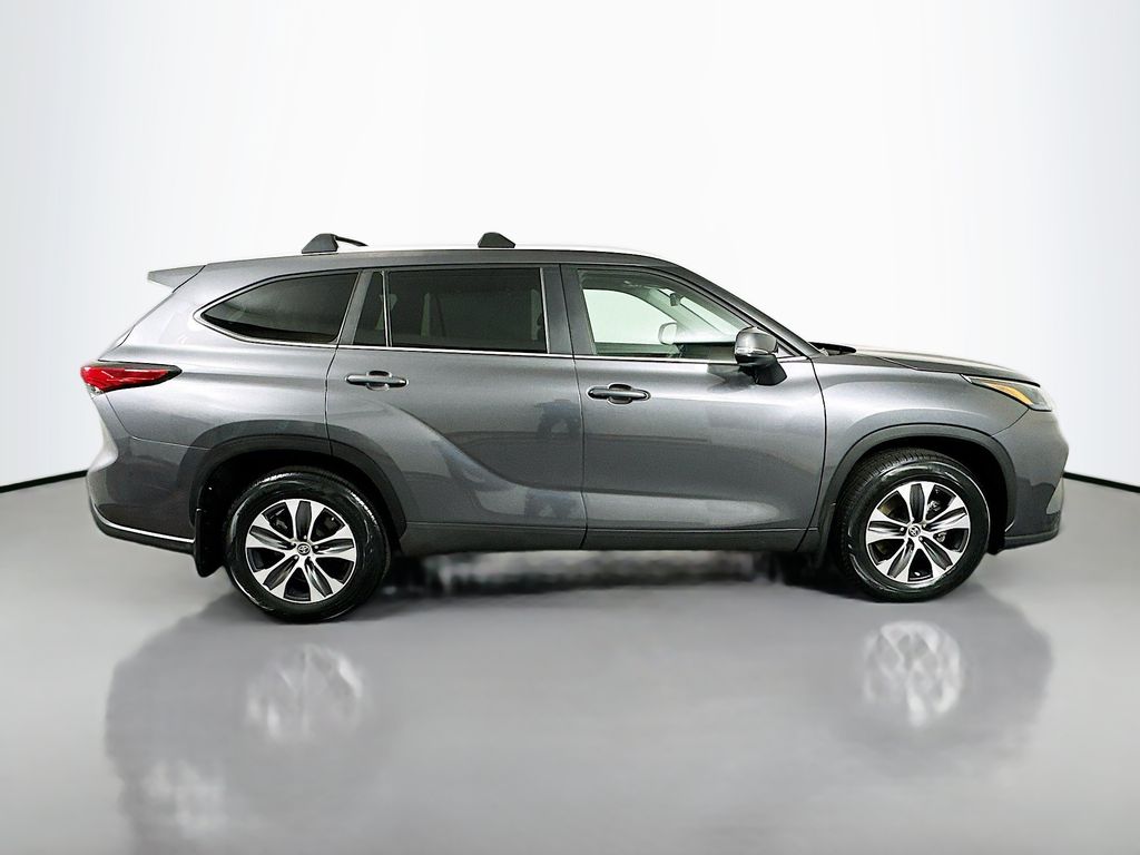 Thumbnail: 2023 Toyota Highlander - 4