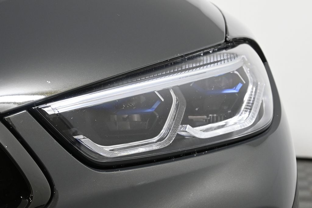 Thumbnail: 2022 BMW M8 - 19