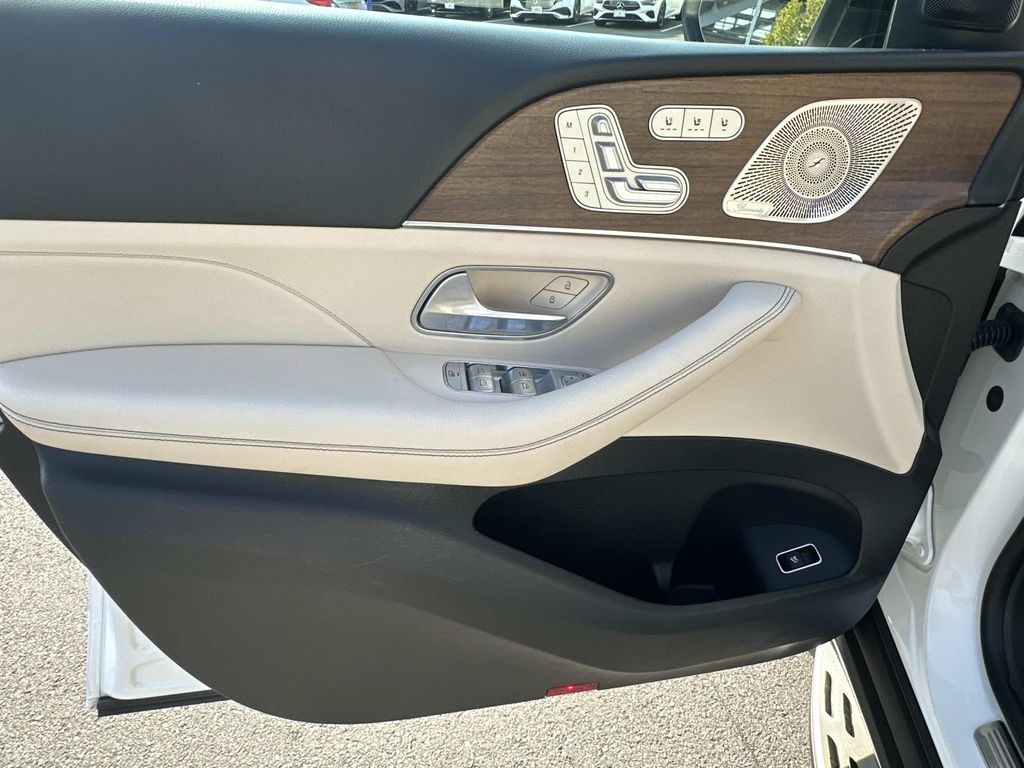 Thumbnail: 2021 Mercedes-Benz GLS - 17