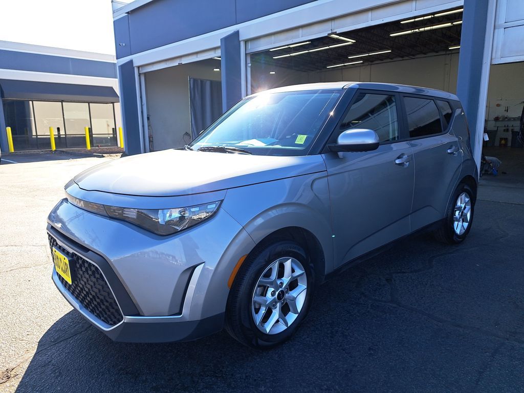 Steel Gray 2023 Kia Soul LX FWD SUV / Crossover Front-Wheel Drive Continuously Variable Transmission