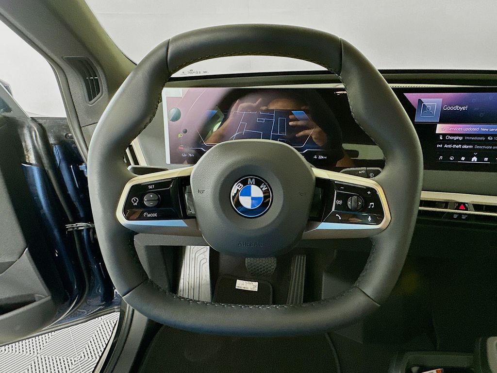 Thumbnail: 2026 BMW iX - 10