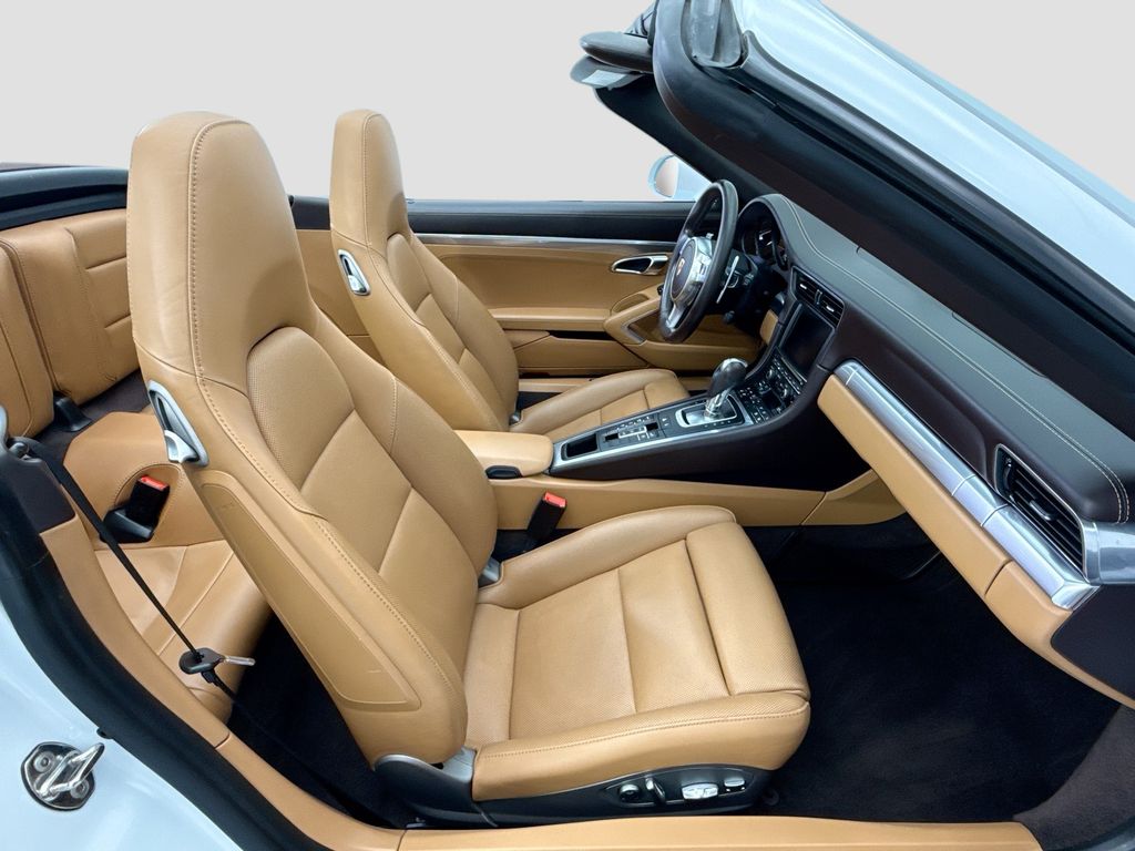 Thumbnail: 2015 Porsche 911 - 27