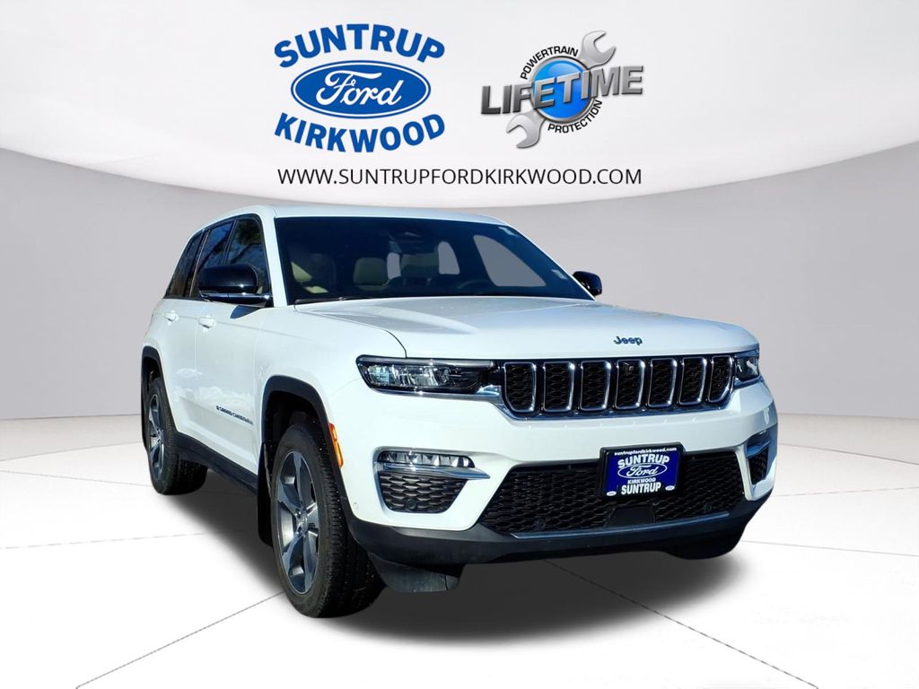 Bright White Clearcoat 2022 Jeep Grand Cherokee 4xe 4WD SUV / Crossover Four-Wheel Drive 8-Speed Automatic