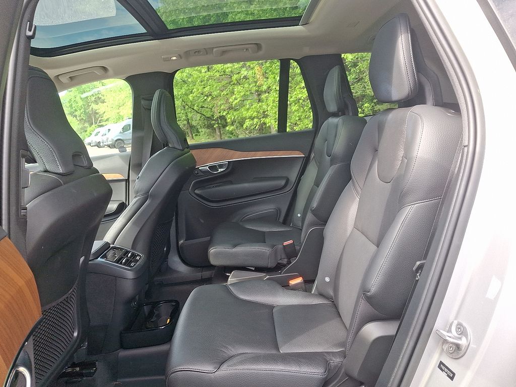 2023 Volvo XC90 B6 Plus 10