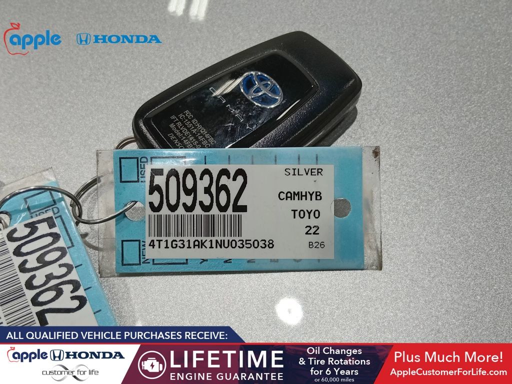 2022 Toyota Camry SE Hybrid