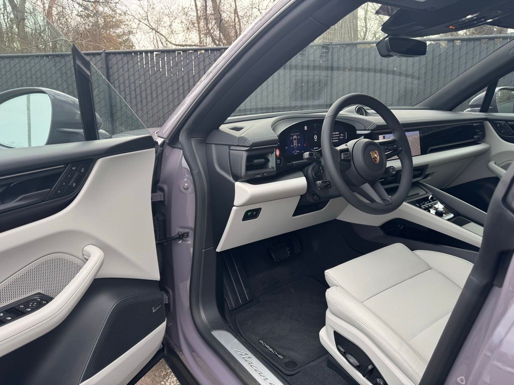 Thumbnail: 2025 Porsche Macan - 4