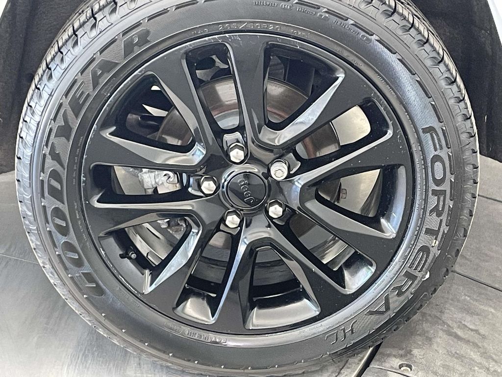 2018 Jeep Grand Cherokee Altitude - 11